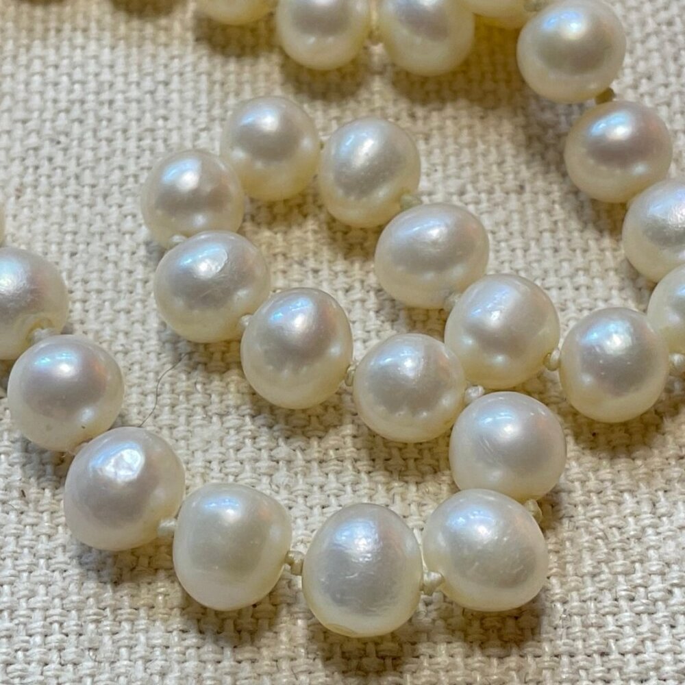 Classic 24" Freshwater Pearl Necklace – Quiet Luxe - Picture 4 of 6